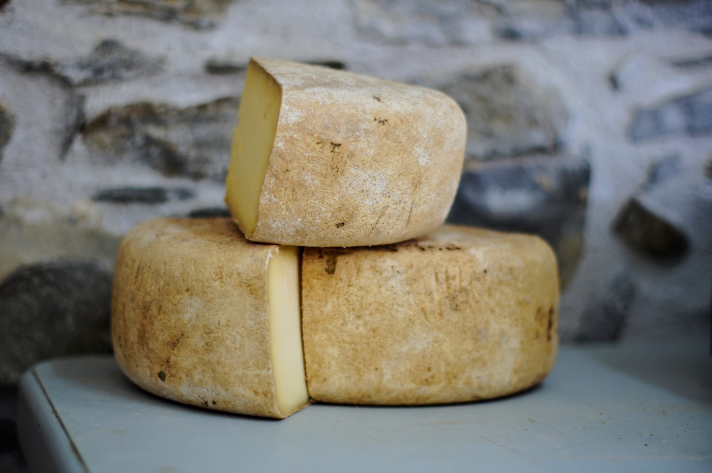 Christophe Bétemps brossant une tomme